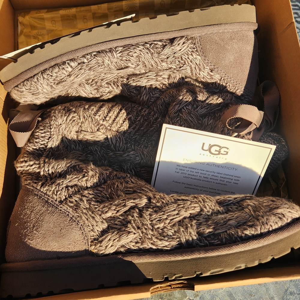 UGG Isla Knit Boots in Heather Gray